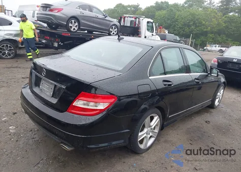 2011 Mercedes-Benz C 300 Luxury/Sport z USA, uszkodzony, nr VIN WDDGF5EB3BR178428